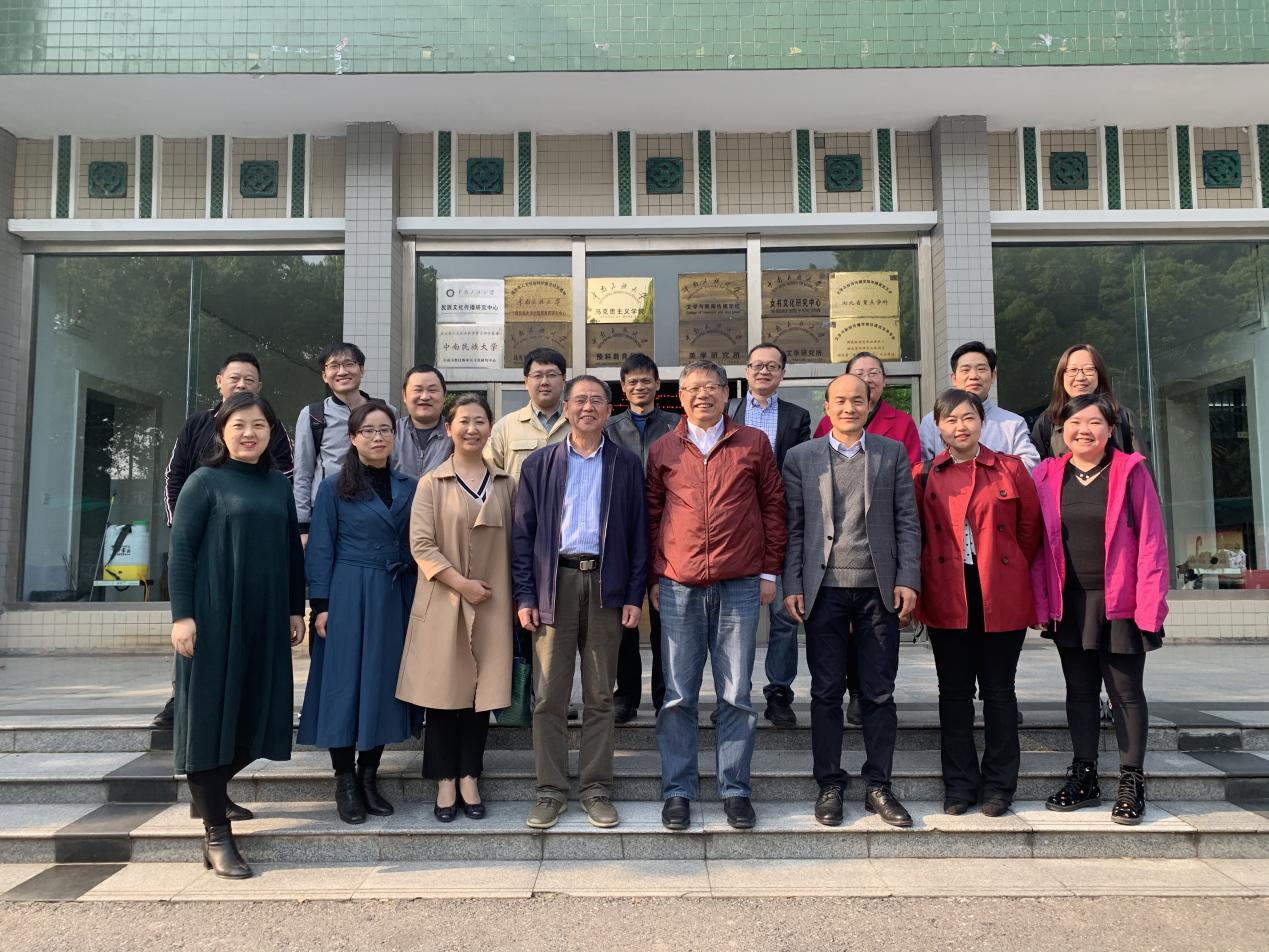 中南民族大学文学与新闻传播私拍
调研合影
